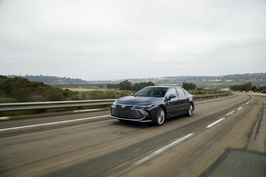  Toyota Avalon Hybrid Limited 2018 года  (фото 34 из 34)